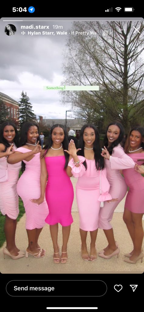 Aka Group Photoshoot, Akaversary Photoshoot, Aka First Day Out Outfits, Aka Outfits Alpha Kappa Alpha, Aka Poses, Aka Sorority Outfits, Aka Photoshoot Ideas, Aka Photoshoot, Graduation Fits