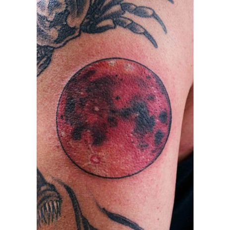 This chilling blood moon by Jake Hodson. #inked #tattoo #moon #blood #ink #awesome Half Sleeve Tattoos Nature, Blood Moon Tattoo, Red Moon Tattoo, Arm Tattoo Realistic, Marker Tattoos, Realistic Moon Tattoo, Celestial Tattoos, Blood Tattoo, Sky Tattoos