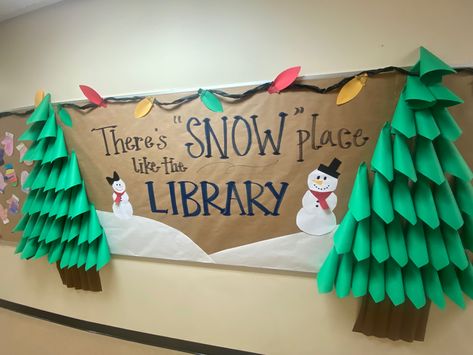 Library Bulletin Board Ideas Christmas, Winter Bulletin Boards For Elementary Library, Winter Bulletin Boards Library, Winter Library Displays Bulletin Boards, Christmas Book Bulletin Board, Winter Display Ideas, Winter Library Decorations, Winter Library Bulletin Board Ideas, Library Winter Bulletin Board Ideas