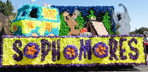 High School Parade Floats Homecoming, Homecoming Parade Float Ideas Theme, Football Floats Parade Ideas, Homecoming Float Ideas High School, Homecoming Parade Floats, Hoco Floats, Parade Float Theme, Class Officers, Football Banners