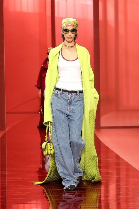 Gucci Spring 2025 Ready-to-Wear
https://www.vogue.com/fashion-shows/spring-2025-ready-to-wear/gucci/slideshow/collection#52 Vogue Fashion Trends, Loud Luxury, Shoes Street Style, Denim Bar, Vogue Spring, Fashion Bible, 2025 Fashion Trends, Spring Runway, Gucci Spring