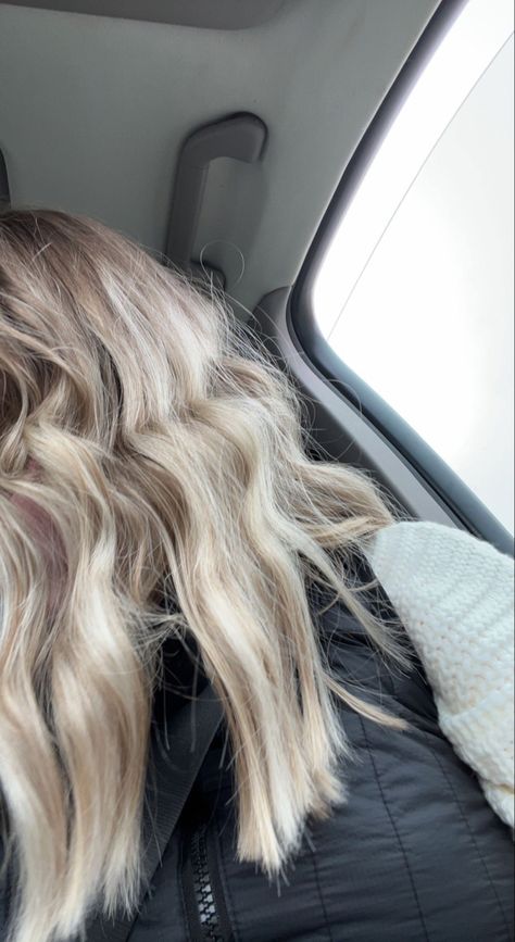 Haircut :)) Toned the blonde Blonde Hair By Hair Pattern, Utah Hair Curls, Blonde Hair From Brown, Utah Waves Hair, Blonde Hair Curled, Utah Curls Short Hair, Utah Hair, Short Crimped Hair, Crimped Short Hair