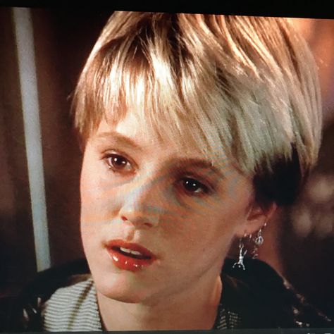 Mary Stuart Masterson as Watts in Some Kind of Wonderful (1987) #watts #hottomboy #somekindofwonder Some Kind Of Wonderful Movie, Women's Short Hairstyles, Cinematic Masterpieces, Mary Stuart Masterson, 80s Films, Mary Stewart, Some Kind Of Wonderful, Flowing River, Pretty Hurts