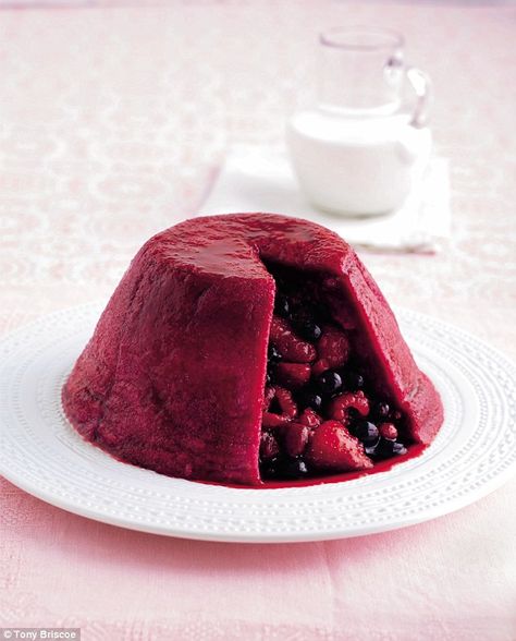 Mary Berry Cakes, Berry Cakes, Mary Berry Recipes, Summer Pudding, Fruit Pudding, Mary Berry Recipe, British Foods, English Recipes, British Baking Show