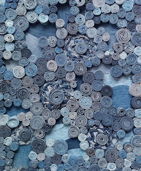 Denim upcycling installation Installation Denim Canvas Art, Denim Textile Art, 3d Textile Art, Upcycling Aesthetic, Denim Textiles, Upcycle Textiles, Canvas Installation, Upcycled Sculpture, Denim Collage