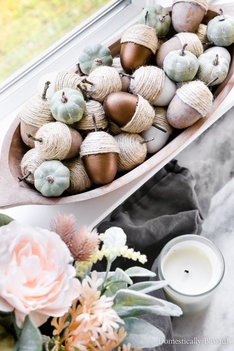 These DIY Neutral Acorns are made from Easter eggs and turned into beautiful fall decor for your home. Acorn Decorations, Fall Acorns, Thanksgiving Decorations Diy, Deco Nature, Dekor Diy, Diy Thanksgiving, Easter Decorations Dollar Store, Farmhouse Fall Decor, Easter Decorations Outdoor