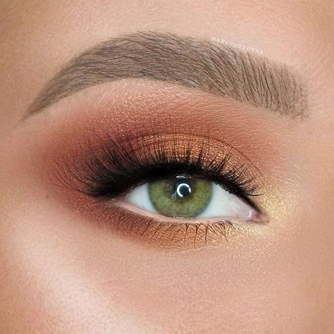 gold & bronze-y brown everday eye makeup @makeupbyevva  , gold inner-corner highlight Prom Eyeshadow, Metallic Eyeshadow Palette, Clear Eyebrow Gel, Bronze Eye Makeup, Dark Eye Makeup, Desert Night, Bright Eye Makeup, Tom Ford Makeup, Dramatic Eye Makeup