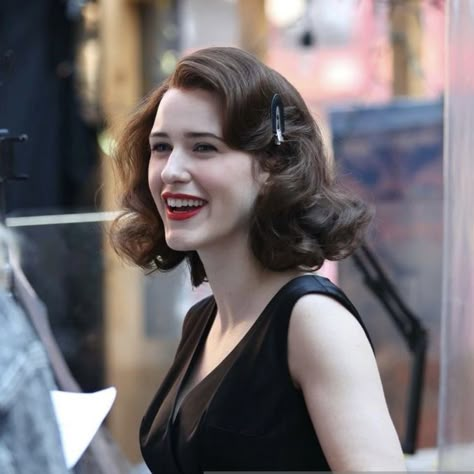 50s Medium Hairstyles, 1950s Bob Haircut, Mad Men Hairstyles Women, Short 40s Hair, 40s Bob Haircut, Marvelous Mrs Maisel Hair, Mrs Maisel Hair Tutorial, Maisel Marvelous Mrs, Short 1950s Hair