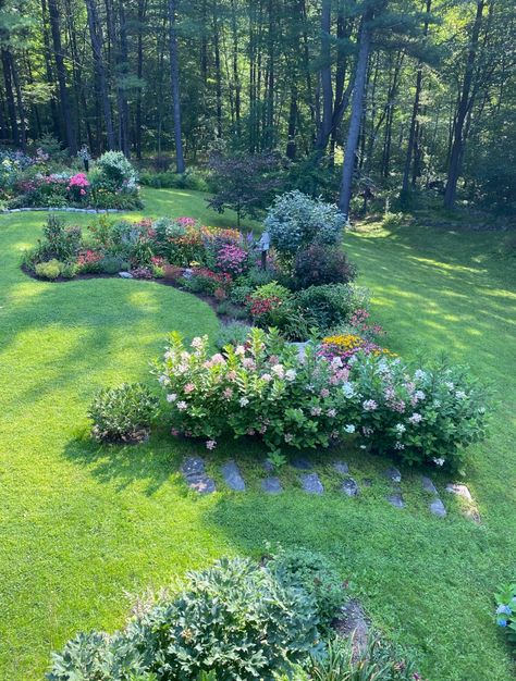 Before and After in Shelley’s Garden - FineGardening Sloping Garden, Sloped Backyard Landscaping, Fine Gardening Magazine, Deck Outdoor, Sloped Yard, Sloped Backyard, Front Yard Garden Design, Fall Garden Vegetables, Sloped Garden