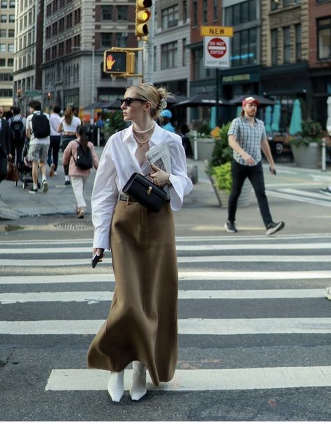 Winter Mode Outfits, White Shirt Outfits, Maxi Skirt Style, Long Skirt Outfits, Quoi Porter, Rock Outfit, Outfit Look, Mode Inspo, 가을 패션