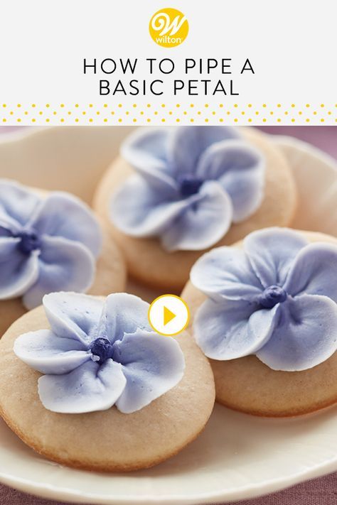 Piping Flowers On Cake Simple, Flower Cupcake Icing, Diy Icing Flowers, How To Make Flowers With Icing Tips, Tips For Buttercream Flowers, Simple Piped Flowers, Buttercream Icing Flowers, Flower Petal Cupcakes, Petal Tip Cake Decorating