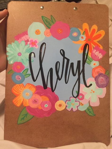 painted clipboard floral Laurel wreath Clipboard Painting Ideas, Laurel Wreath Diy, Painting Ideas Flowers, Clipboard Ideas, Clipboard Crafts, Diy Clipboard, Students Christmas, Teacher Appreciation Gifts Diy, Teacher Craft