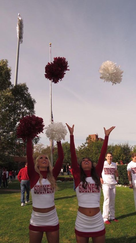 Jamie Andries, Cheer Photo, Cheer Aesthetic, Cheer Team Pictures, Cheer Season, Cheer Photos, Cheer Things, Cute Cheer Pictures, High School Cheer