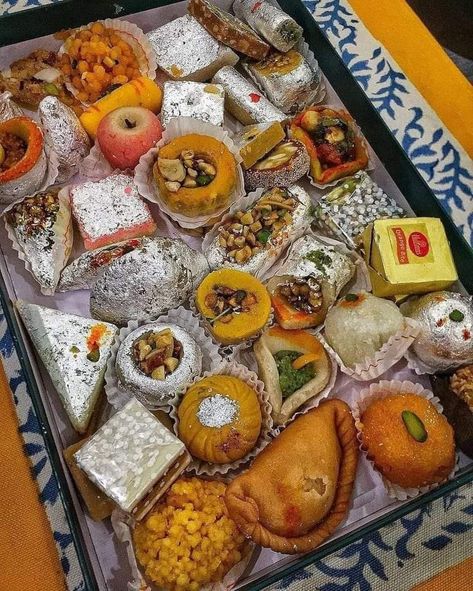 Indian Sweets Drawing, Indian Sweets Box, Sweets Platter, Food Captions, Diwali Sweets, Diwali Food, Food Hampers, Sweet Dishes Recipes, Food Critic