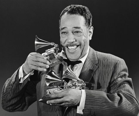 Duke Ellington was an American jazz composer and  performer who is among one of the greatest names in the history of jazz. This biography profiles his childhood, life, music career, achievements and timeline. Art Blakey, Geena Davis, Jazz Artists, Duke Ellington, Susan Sarandon, Jazz Musicians, Jazz Blues, Big Band, Soul Music