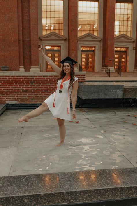 Ashleyannphotography College Photoshoot Ideas, College Photoshoot, Senior Pic Inspo, Graduation Pics, University Graduation, Oklahoma State University, Graduation Photography, College Campus, Oklahoma State