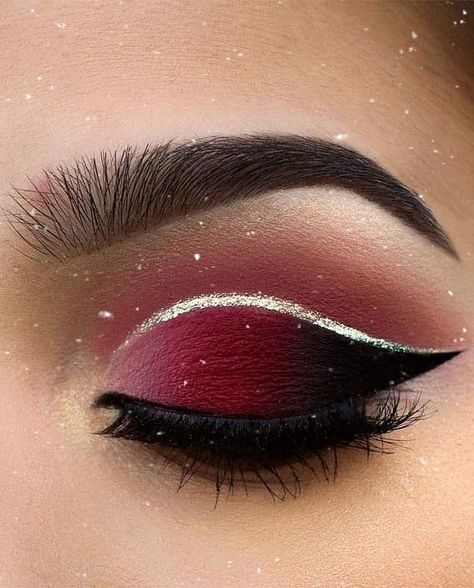 Dark Berry Eye Makeup & Rose Gold Line Black And Maroon Eye Makeup, Christmas Picture Makeup Ideas, Red N Black Makeup, Sweet 16 Makeup Black, Christmas Ball Makeup, Red Silver Eye Makeup, Burgundy Makeup Ideas, Red Sweet 16 Makeup, Christmas Wedding Makeup Brides