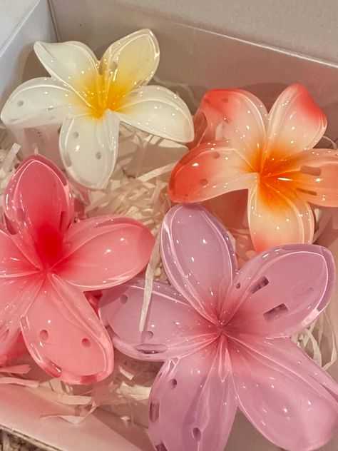 Hair Tie Accessories, Hawaiian Flower, Hair Accessories Collection, Hair Accessories Clips, Girly Accessories, Flower Clip, Diy Hair Accessories, Flower Hair Clips, Hair Claws & Clips