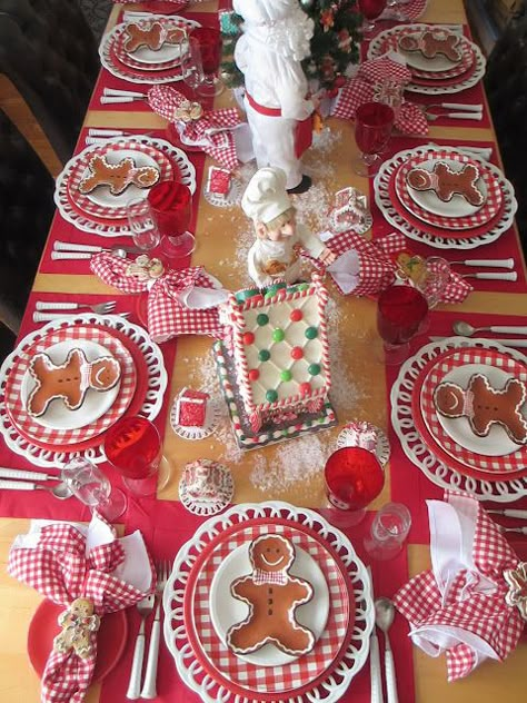 The Welcomed Guest: Gingerbread Christmas Table - Already?? What???? Gingerbread Christmas Tablescape, Christmas Kitchen Decor Gingerbread, Christmas Decor Ideas For Living Room Gingerbread, Gingerbread Dining Room, Cookie Themed Christmas Tree, Peppermint Table Decor, Gingerbread Tablescape Ideas, Christmas Gingerbread Party Ideas, Christmas Gingerbread Centerpieces For Table