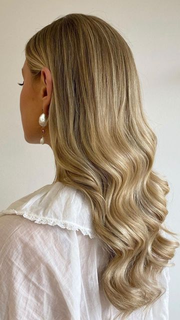 Bride Pearl Hairstyles, Chic Wedding Hair Down, Bridal Hair Tucked Behind Ears, Bridesmaid Hair Inspo, Blonde Wedding Hair, Bridal Hair Down, Wedding Glam, Hollywood Hair, Bridal Hair Inspiration