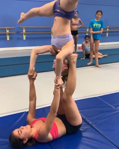 @______________dacncesc on Instagram: "Strong well conditioned acro dancers can do amazing things #jsod #jsodacro #acrobatics #partnertricks #stronggirls #builtbyjsod @marla.sparboom @stephaniedundas" Acrobatic Gymnastics Poses, Acro Lifts, Flexibility Tricks, Lyra Tricks, Acro Tricks, Yoga For Two, Gymnastics Stunts, Circus Tricks, Partner Yoga Poses