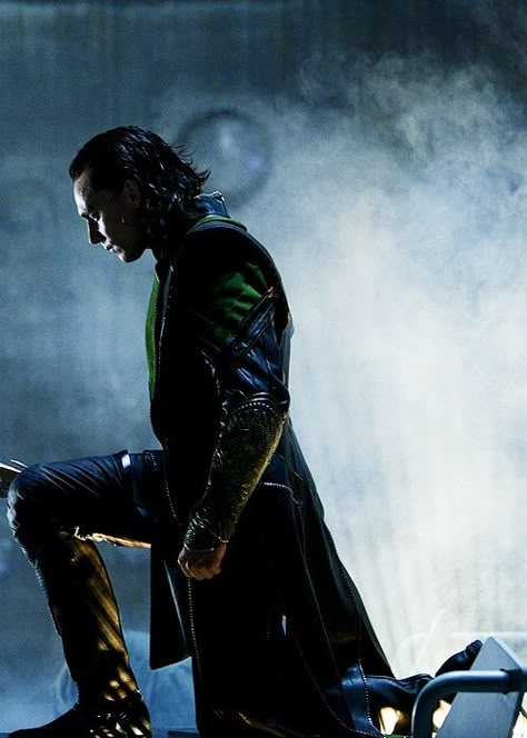 Loki, like Mycroft, knows how to make a powerful entrance. Scepter/umbrella.... Dark, cavernous spaces.... Excellent lighting.... Loki Love, Avengers 2012, Loki God, Loki God Of Mischief, Thor And Loki, God Of Mischief, Loki Tom Hiddleston, Loki Thor, Loki Laufeyson