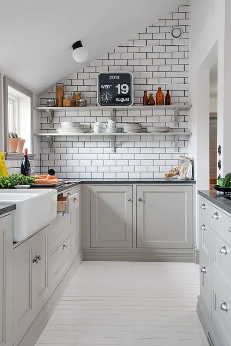 Excited kitchen design 4m x 3m #kitchendesign #homedecor #home #kitchen Dapur Skandinavia, Small Kitchen Inspiration, Small Kitchen Decoration, Серая Кухня, Interior Design Minimalist, Kabinet Dapur, Gray Cabinets, Small Kitchen Decor, Tile Kitchen