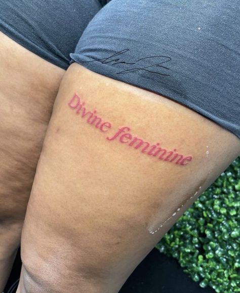 Small Thigh Tattoos Black Women, Left Thigh Tattoos For Women, Red Tattoo Thigh, Word Thigh Tattoo Women, Red Thigh Tattoos Women, Red Tattoo Leg, Behind The Leg Tattoo, Red Thigh Tattoo, Leg Word Tattoo