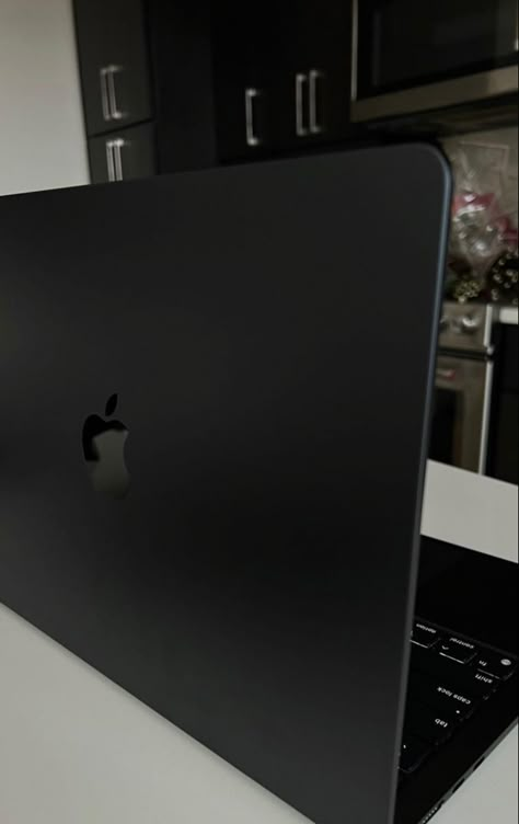 Macbook Black Aesthetic, Black Apple Aesthetic, Black Macbook Pro, Macbook Pro Space Black, Black Macbook Aesthetic, Macbook Midnight Aesthetic, Midnight Macbook Air, Black Laptop Aesthetic, Mac Book Pro Aesthetic