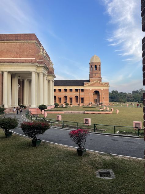 #architecturephotographylovers #architecturelovers #architecturaldesign #building Tour Photography, Indian Flag Wallpaper, Self Portrait Poses, Dehradun, Research Institute, Portrait Poses, Photography Lovers, Photography Ideas, Architecture Design