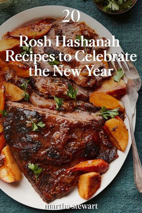 Best Rosh Hashanah Recipes, Jewish Dinner Ideas, Rosh Hashana Dinner Ideas, Jewish Cooking Recipes, Rosh Hashana Recipe, Rosh Hashana Brisket Recipes, Side Dishes For Rosh Hashana, Food For Rosh Hashana, Best Jewish Brisket Recipe