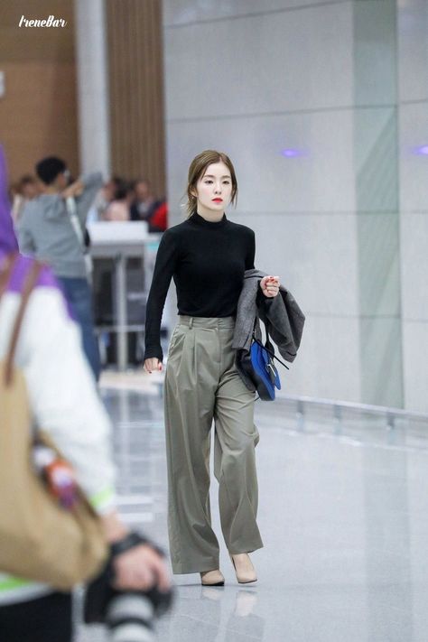 Airport Fashion Kpop, Korean Airport Fashion, Fashionable Work Outfit, Fashion Idol, Korean Girl Fashion, Korean Fashion Trends, Velvet Fashion, Kpop Fashion Outfits, Airport Style