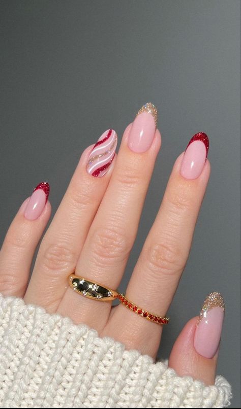 Red And Gold Nails, December Nails, Cute Christmas Nails, Christmas Nails Easy, Christmas Gel Nails, Her Nails, Disney Nails, Red Nail, Short Acrylic Nails Designs