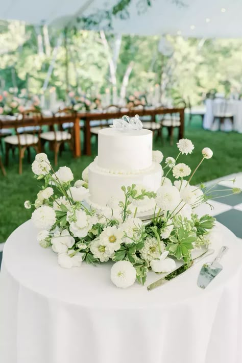 Simple, Two-Tier White Wedding Cake With Vintage Heirloom Crystal Swan Cake Topper, Ample Florals Swan Cake Topper, Elegant Garden Party, Green Wedding Decorations, Swan Cake, Garden Wedding Cake, Swan Wedding, Blue White Weddings, 3 Tier Wedding Cakes, Garden Wedding Reception