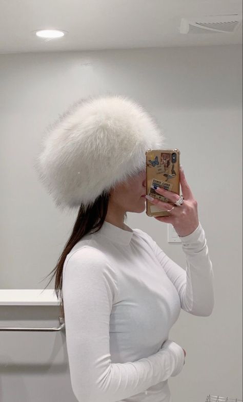 Fur Hat Outfit, Winter Hat Outfit, White Fur Hat, Cold Weather Attire, Cossack Hat, Stylish Winter Hats, Winter Fur Hat, Russian Aesthetic, Russian Clothing