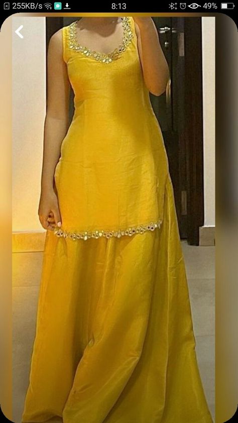 Haldi Outfit Ideas Simple, Haldi Yellow Outfit, Yellow Kurta Woman, Yellow Salwar Suit For Haldi, Yellow Kurti Design For Haldi, Haldi Suit, Outfit For Haldi, Saree Reuse Ideas, Haldi Dress Ideas