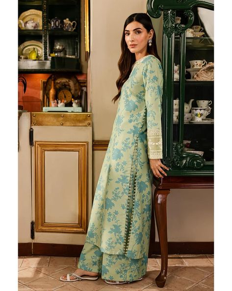 💬 your favourite lawn Silk CO-Ord !! www.brandaffection.uk Link in bio 👆 #designerlawn #designerlawnsuitsuk #silksuits #lawnsilk #lawnreadytowear #asianfashionuk #desiclothesuk #pakistanicasualclothesuk #ukdesifashion #eidoutfits #baroqueofficial #pakistanidesignerwearuk #asianwearuk #pakistaniclothinguk #pakistanisuitsuk Shirt With Plazo Designs, Shalwar Trouser Designs, Long Shirt Design For Women Pakistani, Long Shirts For Women Pakistani, Lawn Dress Design Ideas 2024, Dress Design Pakistani, Lawn Dress Design, Apple Green Color, Design Kurta