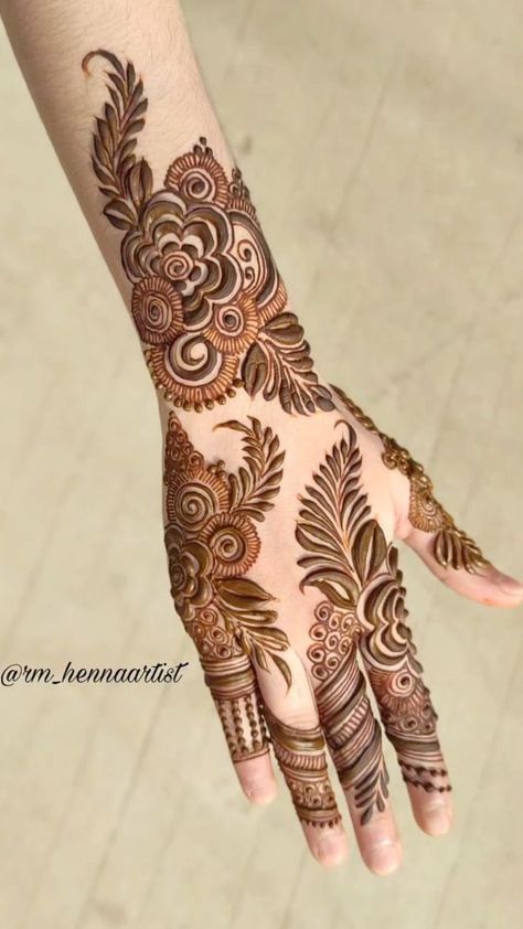 Medium Hand Mehndi Designs, Latest Simple Arabic Mehndi Designs Front Hand, Khafif Mehndi Designs Simple, Front Right Hand Mehndi Designs, Mahandi Disine New, Best Mehndi Designs Beautiful Full Hand, Right Hand Mehndi Designs, Simple Pakistani Mehndi, Latest Arabic Mehndi Designs Front Hand