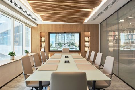 Office Skylight, Modern Conference Room, Meeting Room Design Office, Meeting Office, Conference Room Design, Dubai Office, Meeting Room Design, Office Interior Design Modern, Modern Office Interiors