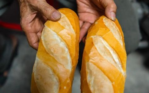 Vietnamese Bread Recipe, Banh Mi Bread Recipe, Banh Mi Bread, Vietnamese Bread, Danish Kringle, Banh Mi Recipe, Vietnamese Foods, Baguette Sandwich, Vietnamese Sandwich