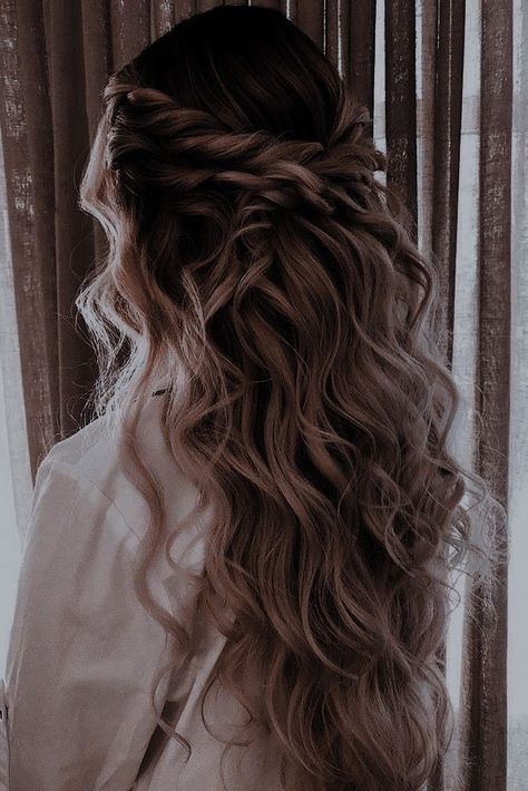 Yule Ball Hairstyles, Slytherin Hairstyles, Dark Academia Hairstyle, Puff Hairstyle, Academia Hairstyle, Royal Hairstyles, Bob Haircut Ideas, Stacked Bob, Hair Puff