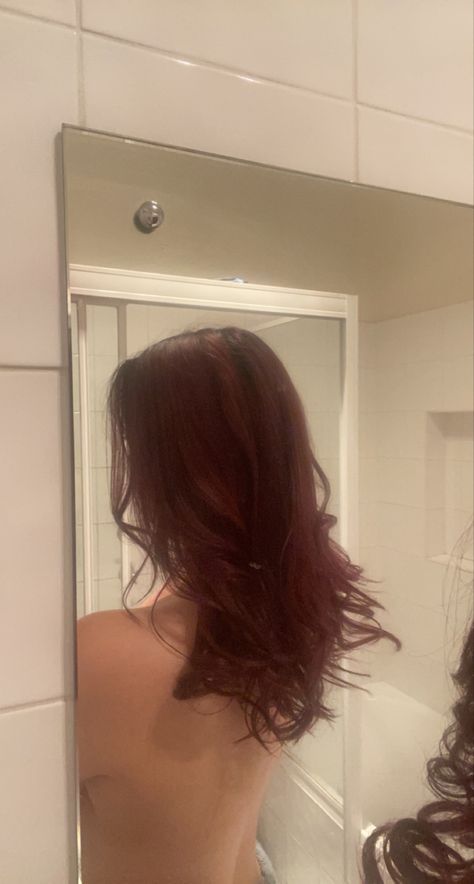 Redhead Mirror Selfie, Red Hair Selfie, Straight Red Hair, Fotos Outfits, Hair Mirror, Wine Red Hair, Girls With Red Hair, Mirror Pic, Copper Hair