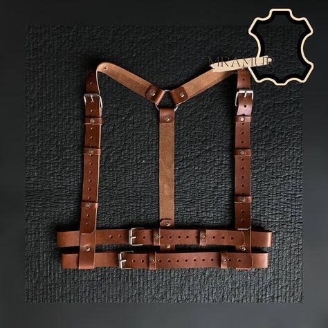 Brown Harness Outfit, Chest Harness Outfit, Harness Aesthetic, Harness Fashion Women, Female Harness, Leather Harness Outfit, Diy Harness, Brown Harness, Waist Harness