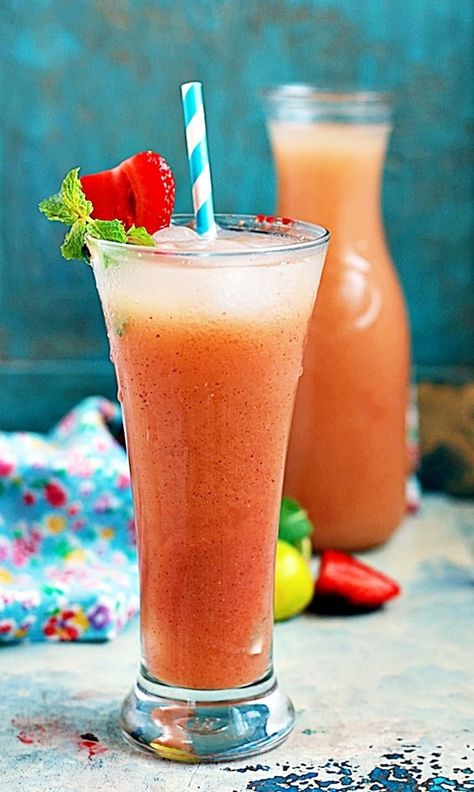 fruit punch is a delicious and easy to make mixed fruit juice mocktail drink for summer. #fruitpunchrecipe #fruitpunch #mocktail Fruit Punch Recipes, Alcoholic Fruit Punch, Fruit Punch Recipe, Mixed Fruit Juice, Fruit Puns, Fruit Juice Recipes, Divas Can Cook, Fast Breakfast, Punch Recipe