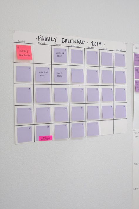 Wall Planner Organization, Calender Organizer Ideas, Calendar Filled Out, Organizing Calendar Planner, Wall Planner Ideas Diy, Diy Yearly Calendar, Post It Note Calendar, Diy Calander Ideas, How To Make Calendar