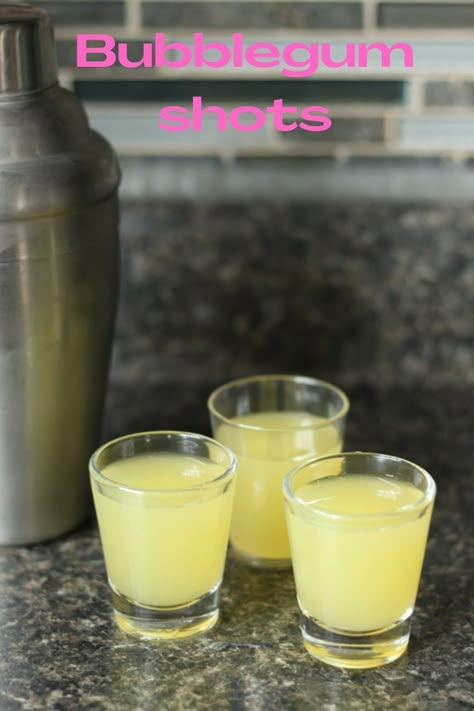 Shots Alcohol Recipes, Banana Liqueur, Shots Shots Shots, Bartender Drinks, Liquor Recipes, Cocktail Drinks Alcoholic, Shots Alcohol, Party Shots, Liquor Drinks