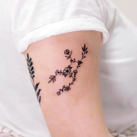 70 Best Virgo Tattoo Designs for the Perfect Child of the Zodiac » EcstasyCoffee Virgo Tattoo Ideas, Couples Zodiac Tattoos, Flower Tattoo On Ribs, Virgo Constellation Tattoo, Virgo Tattoo Designs, Tattoos Infinity, Virgo Constellation, Virgo Tattoo, Constellation Tattoo