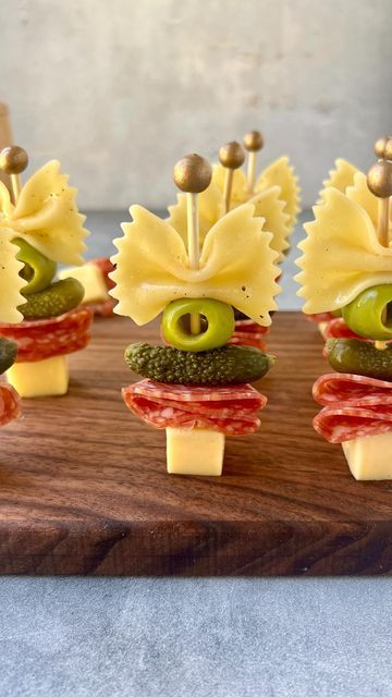 Appetizer Recipes Toothpick, Mini Italian Skewers, Ravioli Skewers Appetizers, Skewer Charcuterie, Bowtie Antipasto Bites, Bow Tie Charcuterie Skewers, Antipasto On A Stick, Pickle And Olive Charcuterie Board, Bowtie Pasta Appetizers