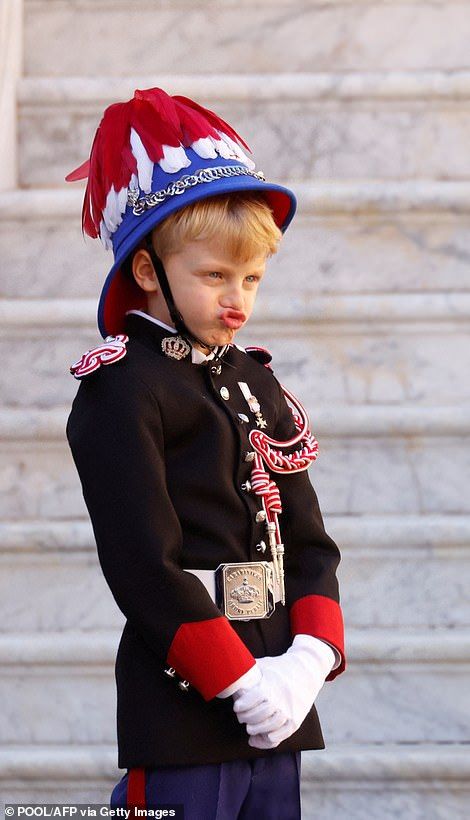 Fürstin Charlene, Prins Albert, Prince Albert Of Monaco, Beatrice Borromeo, Military Dresses, Prince Rainier, Monaco Royal Family, Charlene Of Monaco, Princess Stephanie