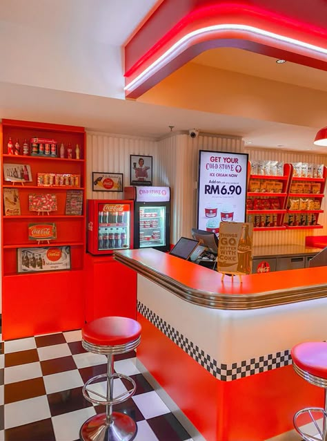 Cold Stone Ice Cream, Zigarren Lounges, Music Restaurant, Red Restaurant, Retro Architecture, Diner Aesthetic, 80s Interior Design, 50's Diner, 80s Interior